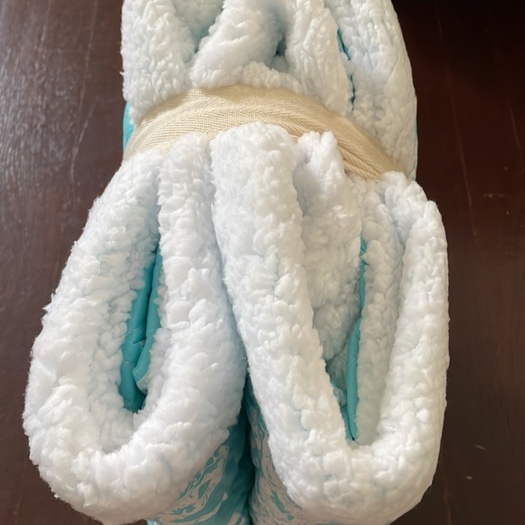 Lush Decor Elephant Sherpa Throw Blanket Home Decor 50" x 60" - Picture 8 of 14